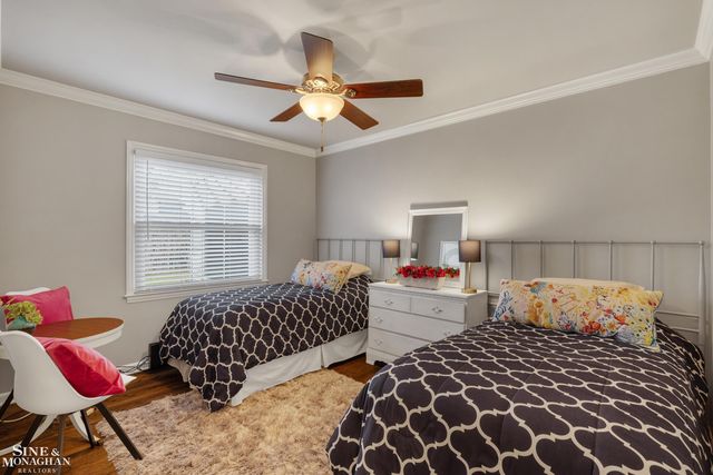 597 Hollywood Avenue, Grosse Pointe Woods, MI 48236