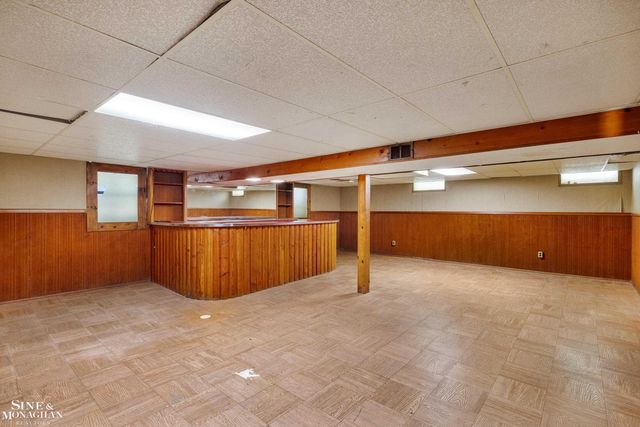 597 Hollywood Avenue, Grosse Pointe Woods, MI 48236