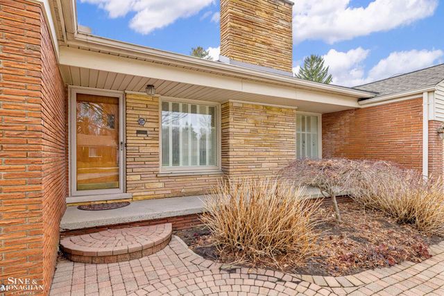 597 Hollywood Avenue, Grosse Pointe Woods, MI 48236