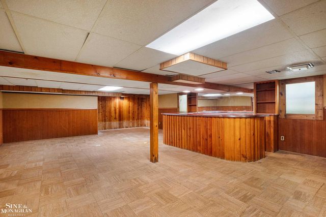 597 Hollywood Avenue, Grosse Pointe Woods, MI 48236