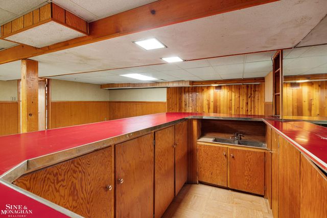 597 Hollywood Avenue, Grosse Pointe Woods, MI 48236