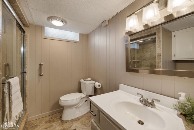 597 Hollywood Avenue, Grosse Pointe Woods, MI 48236