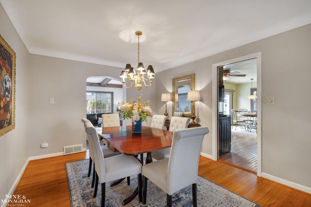 597 Hollywood Avenue, Grosse Pointe Woods, MI 48236