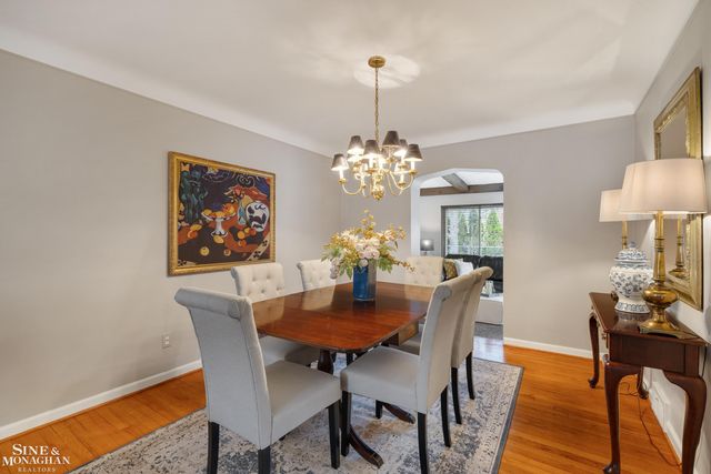 597 Hollywood Avenue, Grosse Pointe Woods, MI 48236