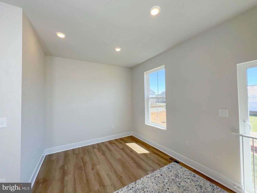 Image 10 of property listing at 10532 COBBLER PL, White Plains, MD 20695