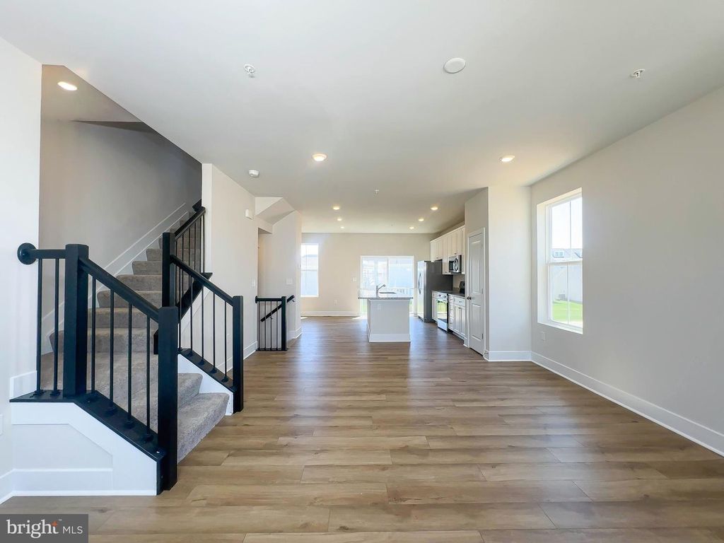 Image 11 of property listing at 10532 COBBLER PL, White Plains, MD 20695