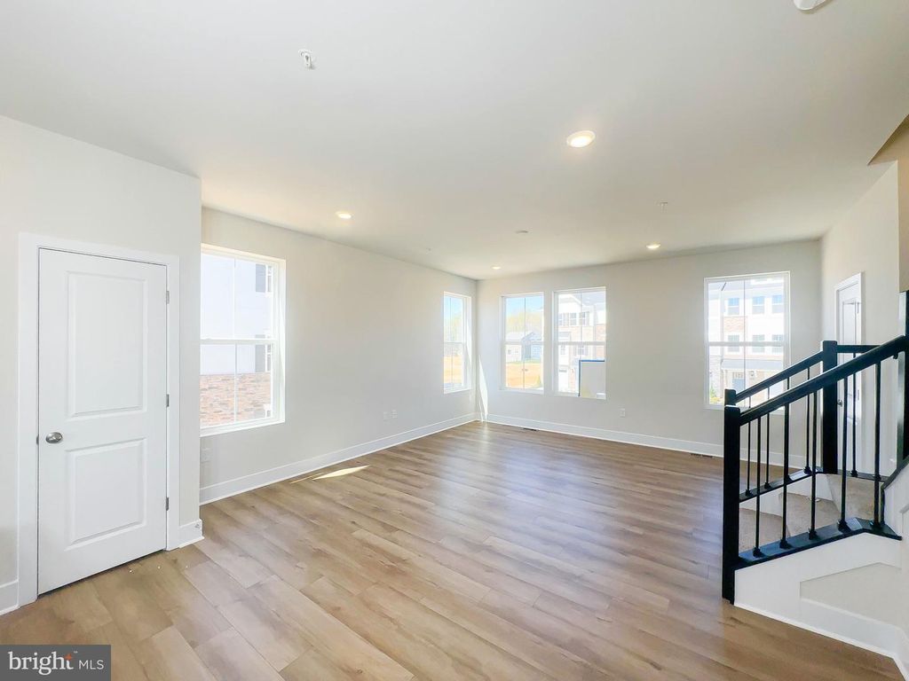 Image 12 of property listing at 10532 COBBLER PL, White Plains, MD 20695