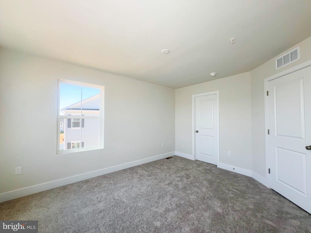 Image 13 of property listing at 10532 COBBLER PL, White Plains, MD 20695