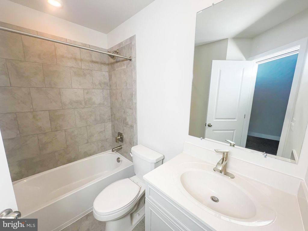 Image 15 of property listing at 10532 COBBLER PL, White Plains, MD 20695