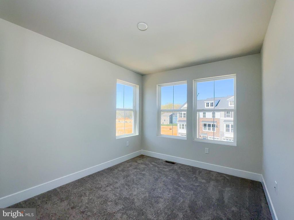 Image 16 of property listing at 10532 COBBLER PL, White Plains, MD 20695