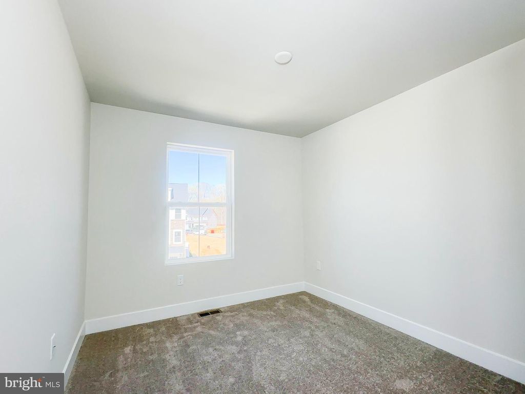 Image 18 of property listing at 10532 COBBLER PL, White Plains, MD 20695