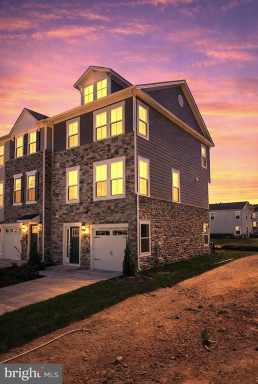 Image 3 of property listing at 10532 COBBLER PL, White Plains, MD 20695