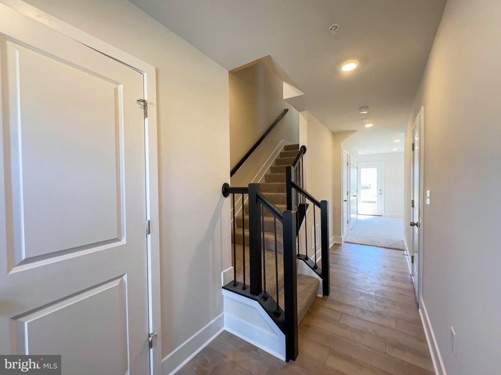 Image 4 of property listing at 10532 COBBLER PL, White Plains, MD 20695