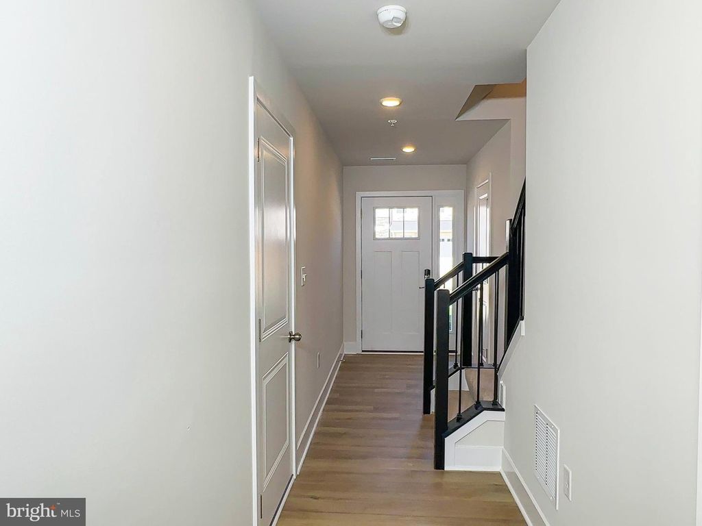 Image 5 of property listing at 10532 COBBLER PL, White Plains, MD 20695