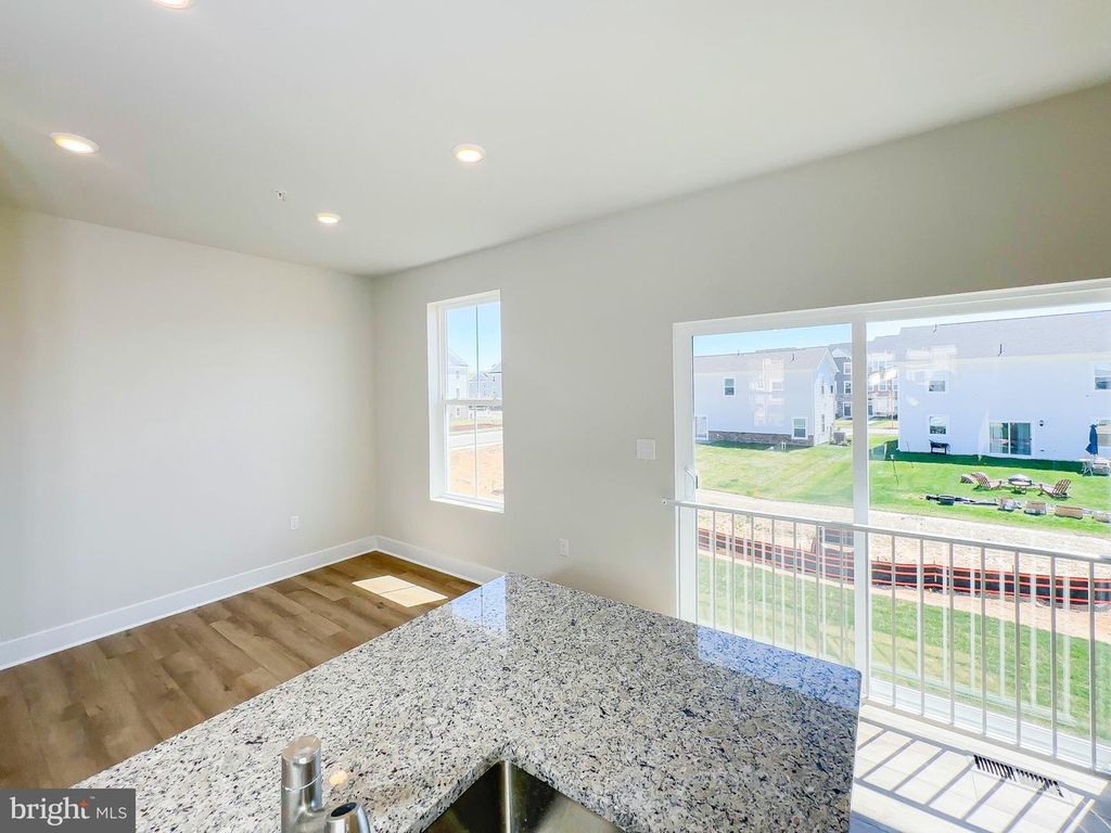 Image 8 of property listing at 10532 COBBLER PL, White Plains, MD 20695