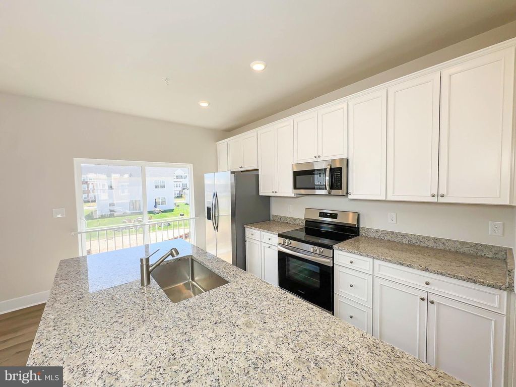 Image 9 of property listing at 10532 COBBLER PL, White Plains, MD 20695