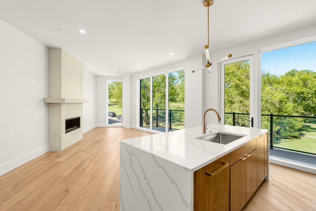 321 31st Ave, N B13, Nashville, TN 37203