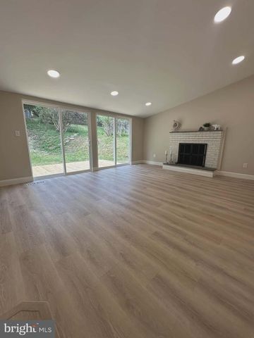 2213 CAMP HILL RD, Fort Washington, PA 19034