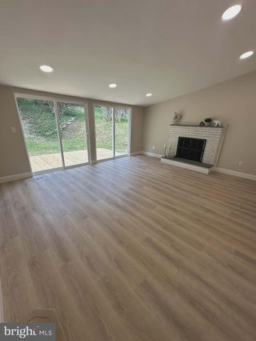 2213 CAMP HILL RD, Fort Washington, PA 19034