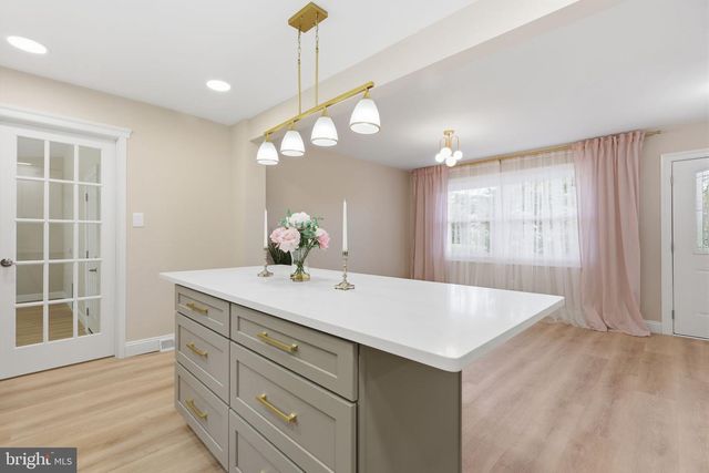 2213 CAMP HILL RD, Fort Washington, PA 19034