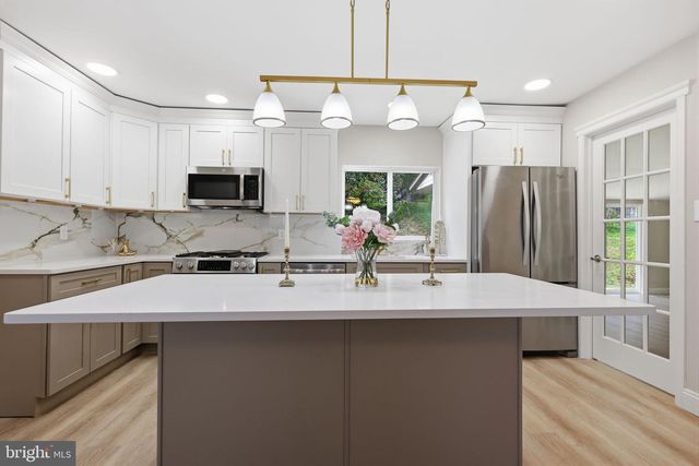 2213 CAMP HILL RD, Fort Washington, PA 19034