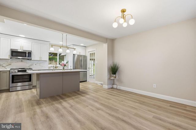 2213 CAMP HILL RD, Fort Washington, PA 19034