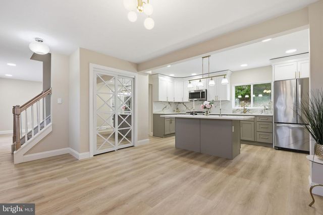 2213 CAMP HILL RD, Fort Washington, PA 19034