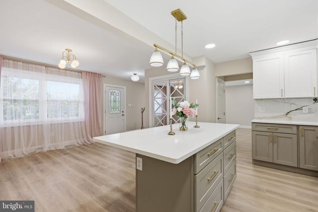 2213 CAMP HILL RD, Fort Washington, PA 19034