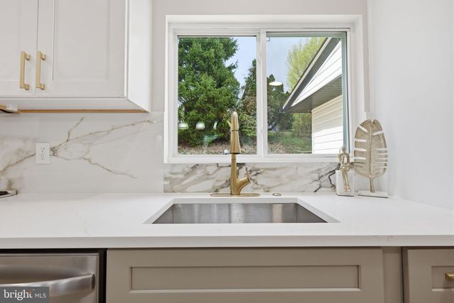 2213 CAMP HILL RD, Fort Washington, PA 19034