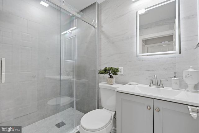 2213 CAMP HILL RD, Fort Washington, PA 19034