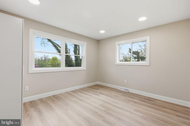 2213 CAMP HILL RD, Fort Washington, PA 19034