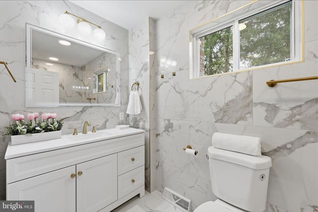 2213 CAMP HILL RD, Fort Washington, PA 19034