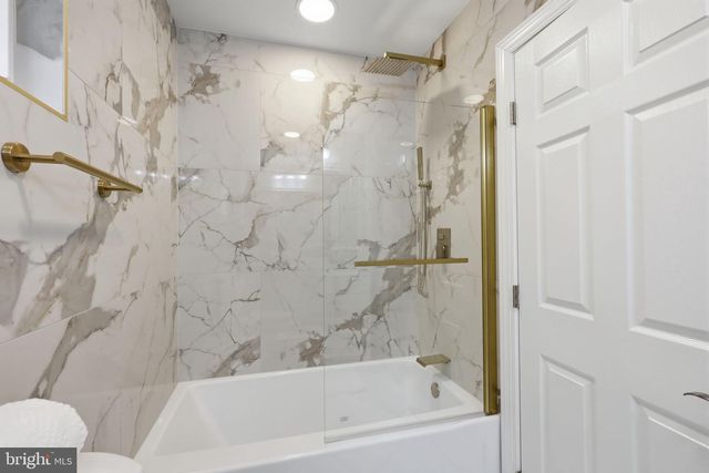 2213 CAMP HILL RD, Fort Washington, PA 19034