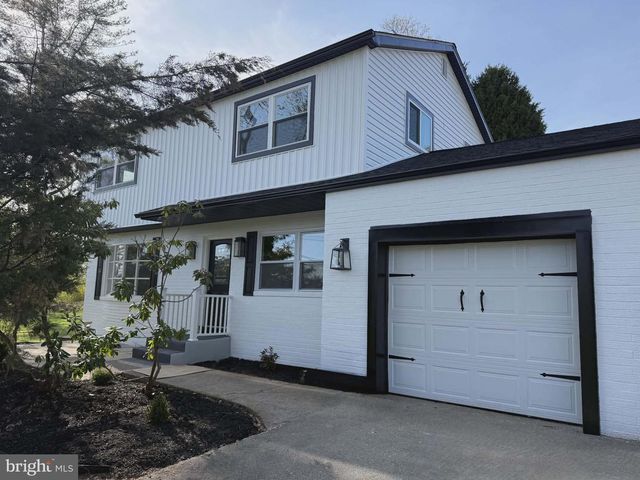 2213 CAMP HILL RD, Fort Washington, PA 19034