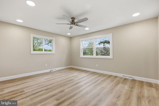 2213 CAMP HILL RD, Fort Washington, PA 19034