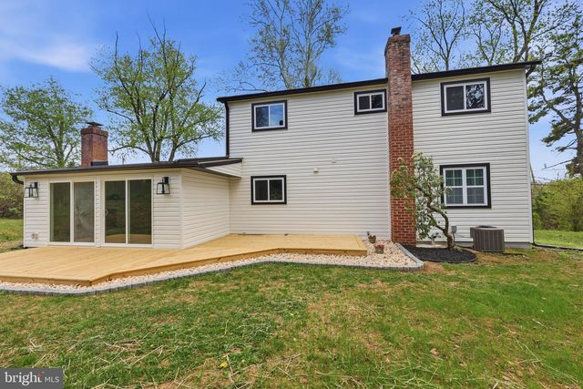 2213 CAMP HILL RD, Fort Washington, PA 19034