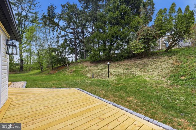 2213 CAMP HILL RD, Fort Washington, PA 19034