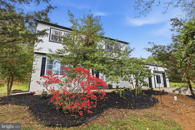 2213 CAMP HILL RD, Fort Washington, PA 19034