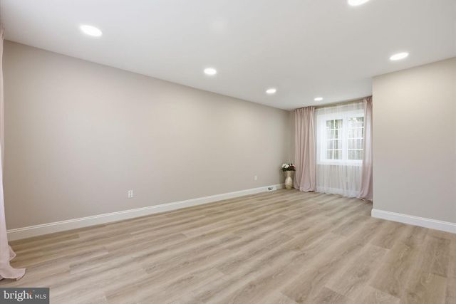 2213 CAMP HILL RD, Fort Washington, PA 19034