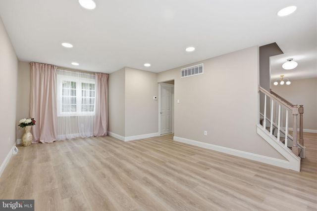 2213 CAMP HILL RD, Fort Washington, PA 19034