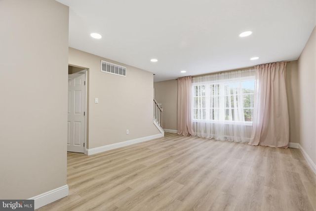 2213 CAMP HILL RD, Fort Washington, PA 19034