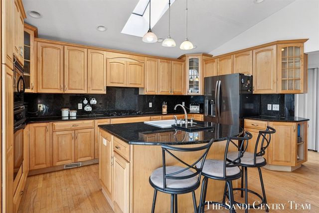 1322 Waverly Avenue, Grand Haven, MI 49417