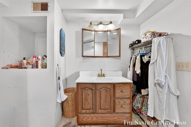 1322 Waverly Avenue, Grand Haven, MI 49417