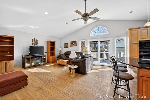 1322 Waverly Avenue, Grand Haven, MI 49417