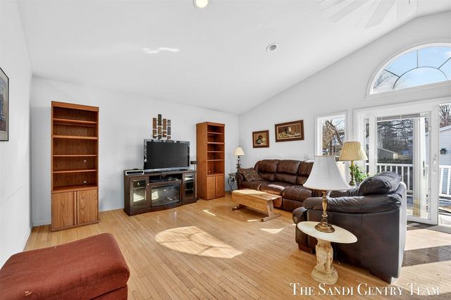 1322 Waverly Avenue, Grand Haven, MI 49417