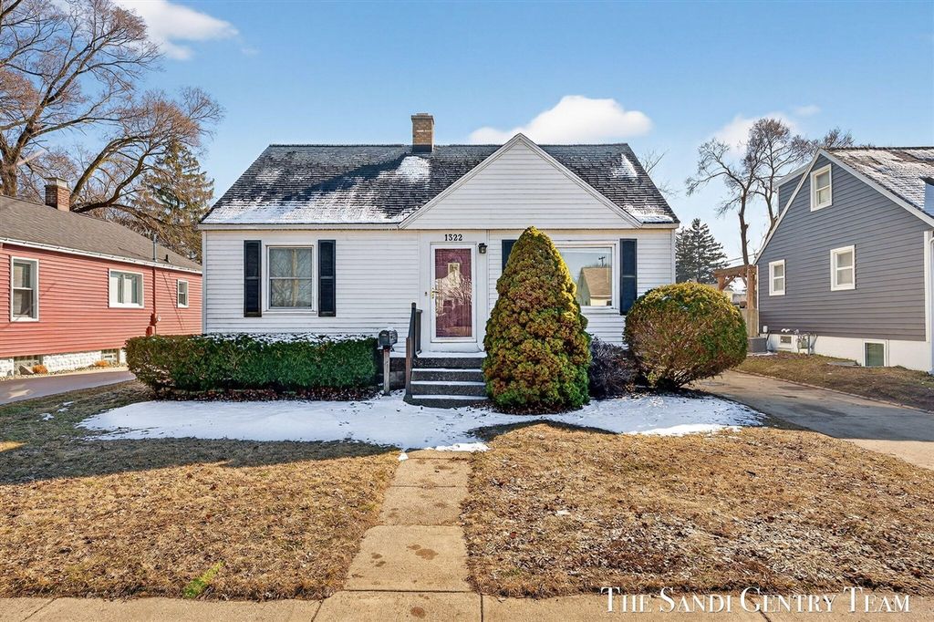 1322 Waverly Avenue, Grand Haven, MI 49417