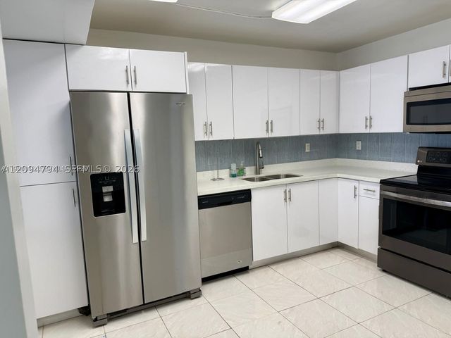 20850 San Simeon Way 105-5, Miami, FL 33179