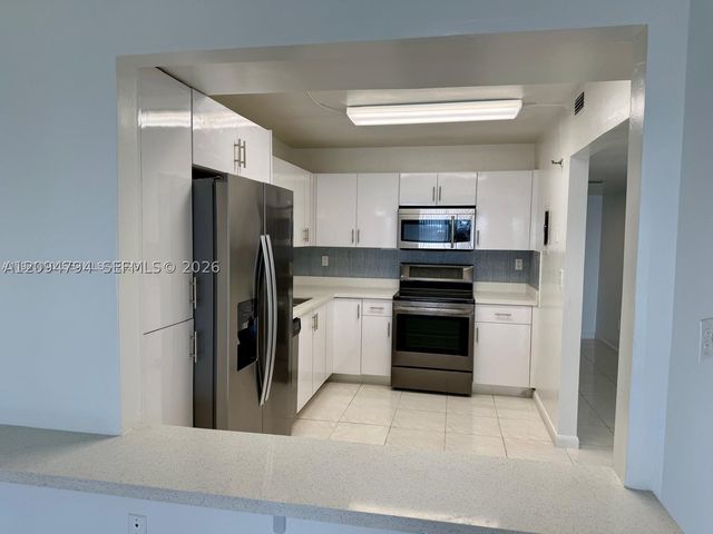 20850 San Simeon Way 105-5, Miami, FL 33179