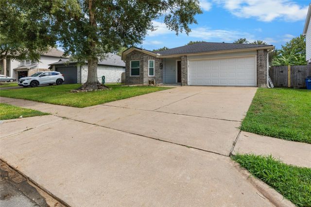 1735 Oak Ridge Drive, Kemah, TX 77565