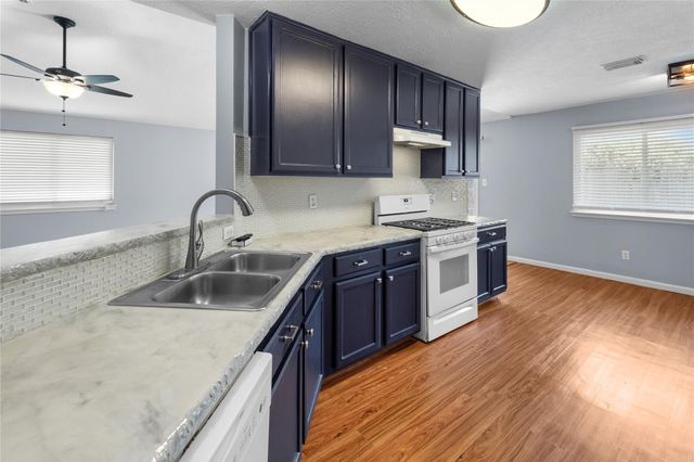 1735 Oak Ridge Drive, Kemah, TX 77565